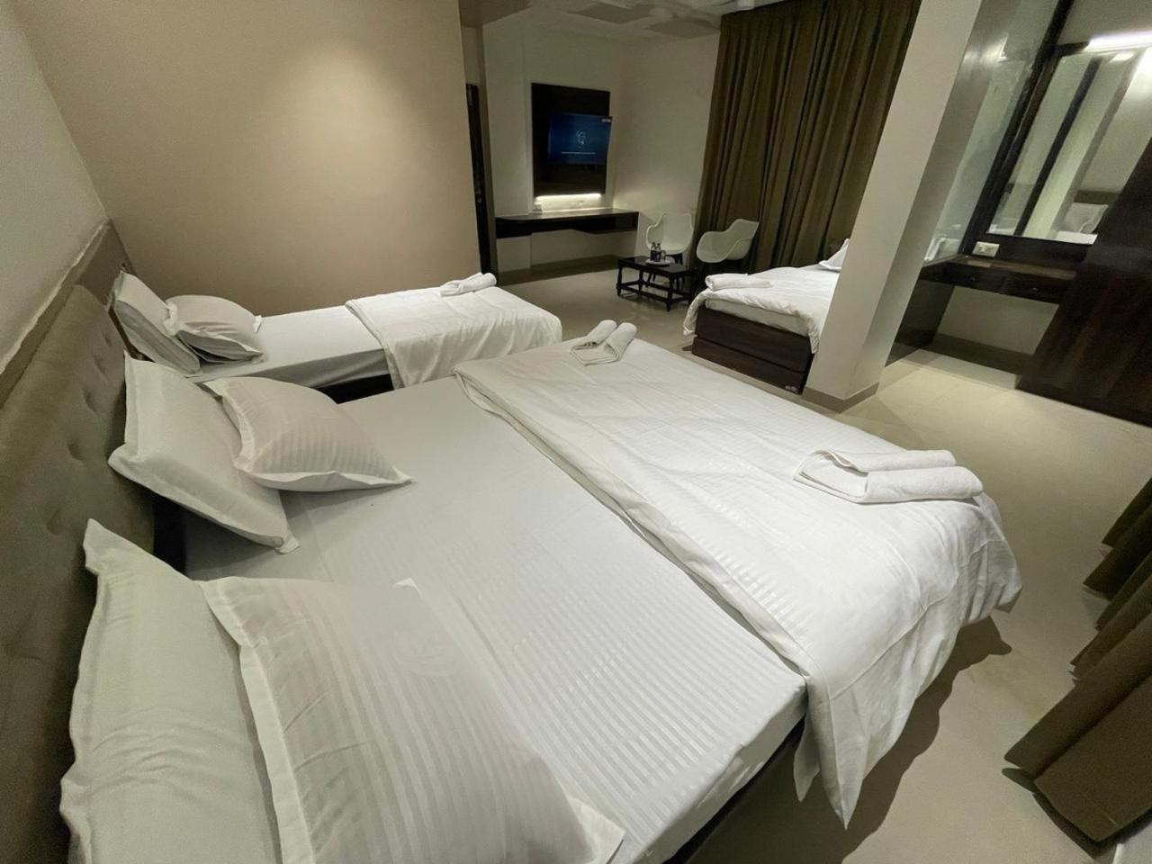 Model Grand Inn Bellary Exterior foto